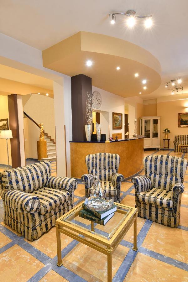 Hotel Butterfly Montecatini Terme Exterior photo