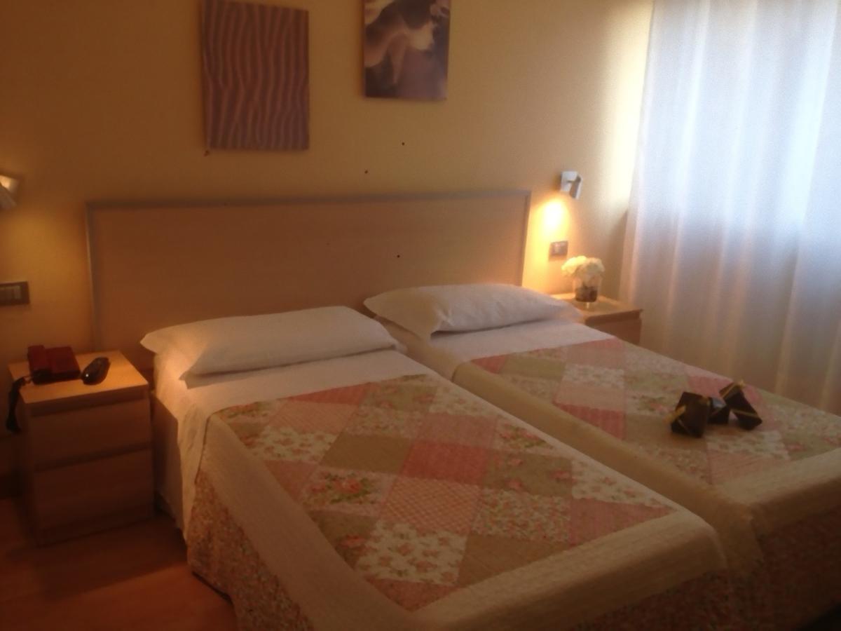 Hotel Butterfly Montecatini Terme Exterior photo